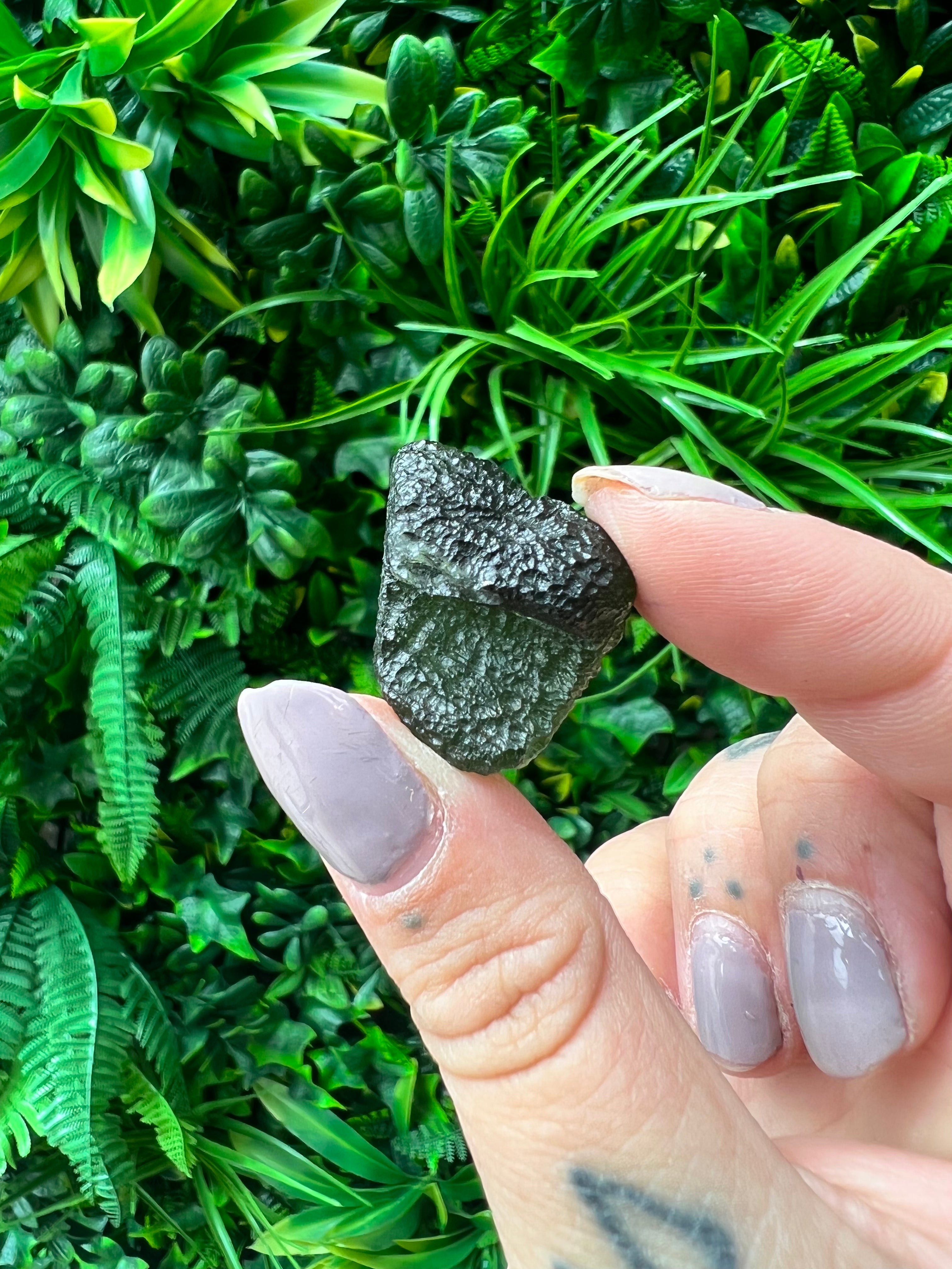 Crystal Tones Moldavite Platinum 9インチ Moldavite Stones – The