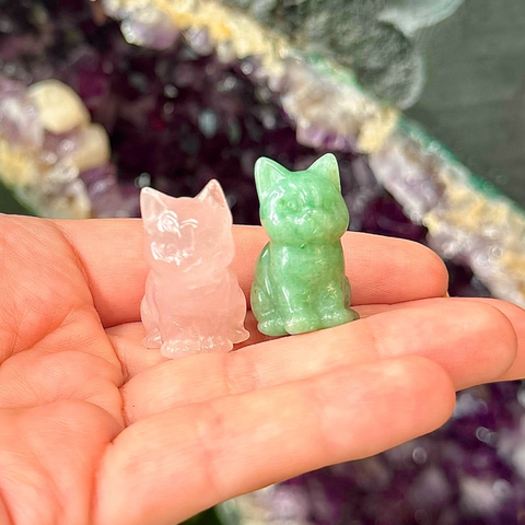Mini crystal cat carvings