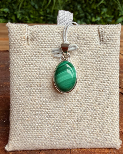 Malachite & sterling silver pendant - oval cut