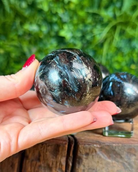 Arfvedsonite & garnet spheres