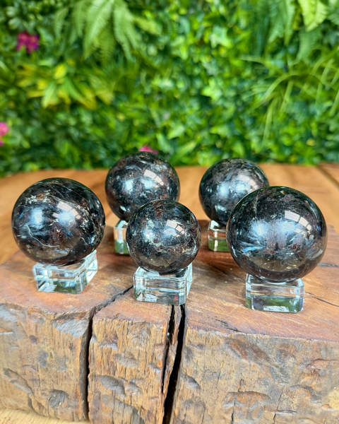 Arfvedsonite & garnet spheres