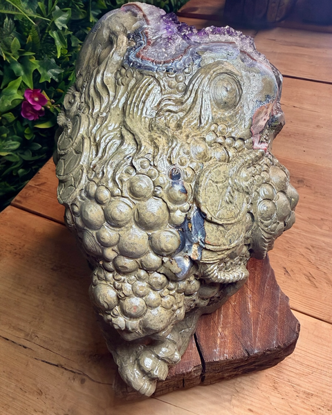 Amethyst money toad / frog carving