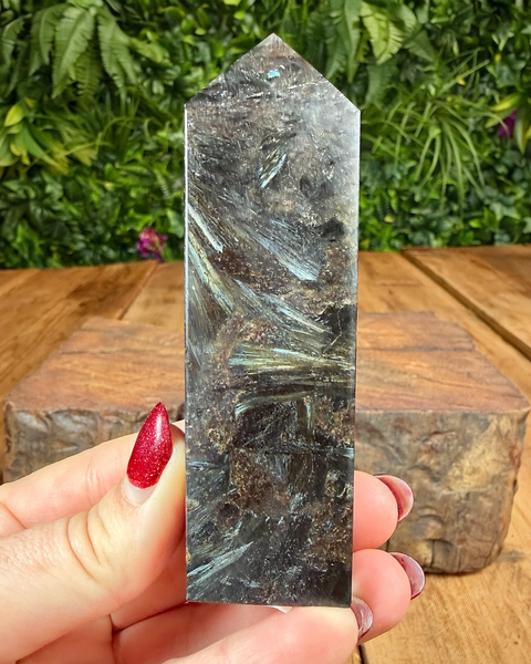 Arfvedsonite & garnet towers