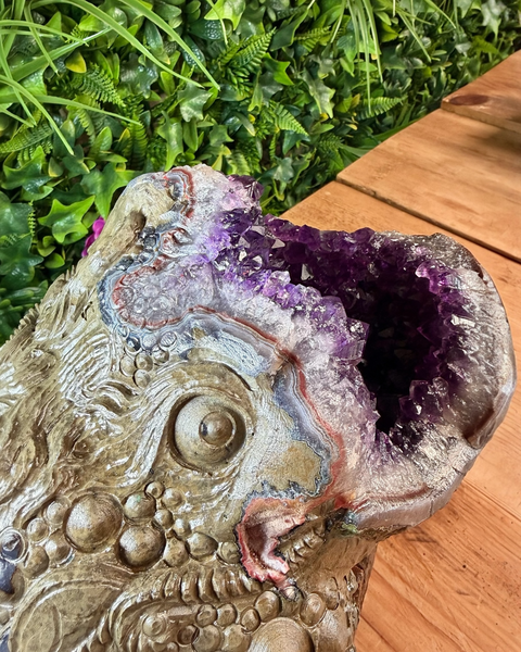 Amethyst money toad / frog carving
