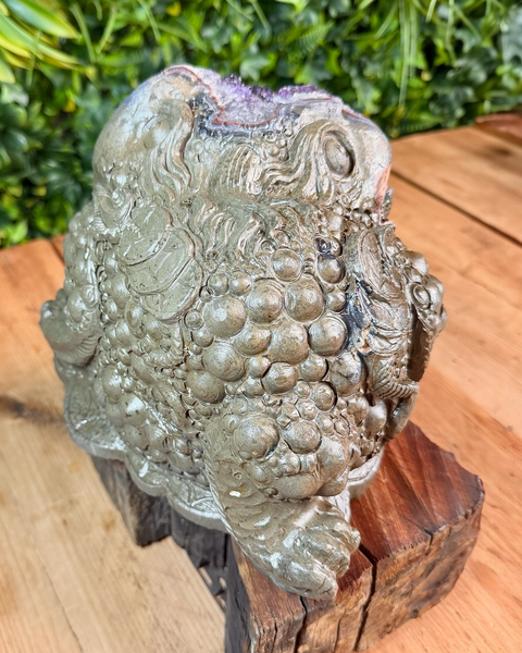 Amethyst money toad / frog carving