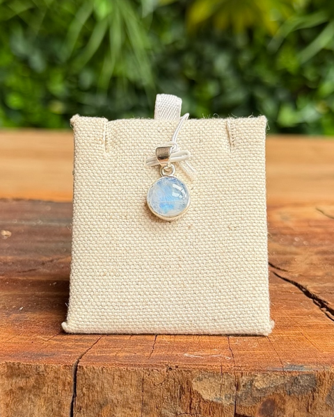 Moonstone pendants in sterling silver - Round cut