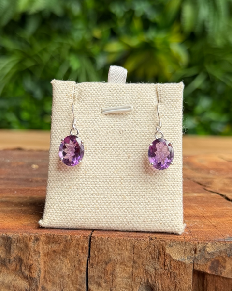 Faceted amethyst dangly earrings in sterling silver - oval cut