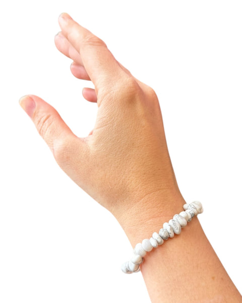 Howlite chip bracelet
