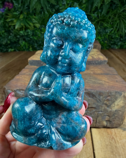 Apatite buddha carving