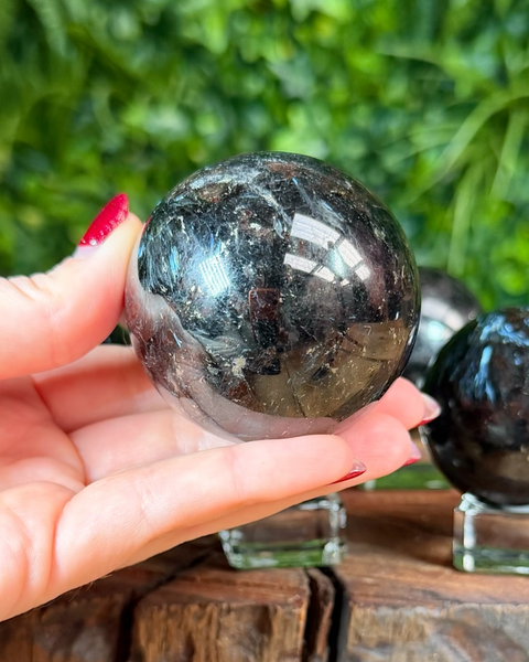 Arfvedsonite & garnet spheres