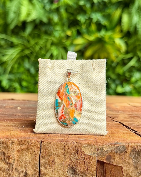 Spiny oyster mohave pendant with sterling silver