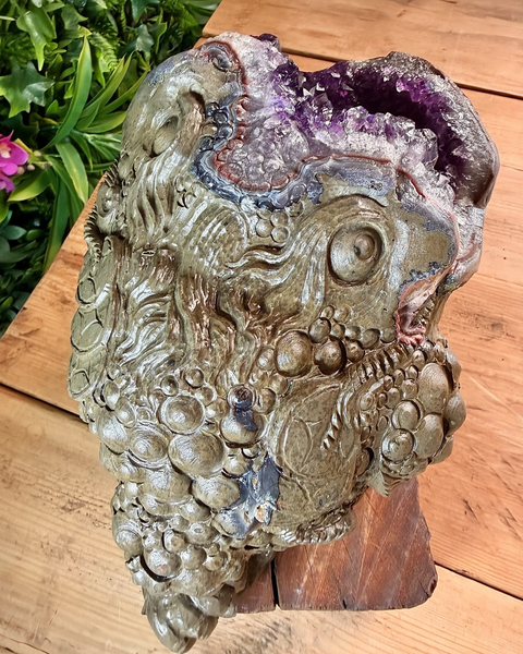 Amethyst money toad / frog carving