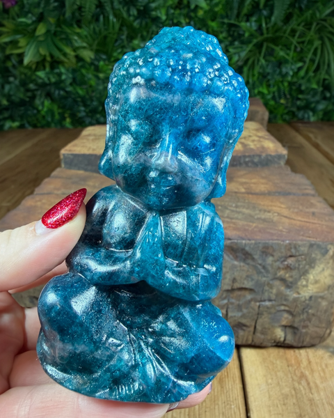 Apatite buddha carving