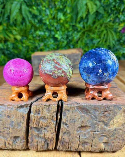 Wooden sphere stand