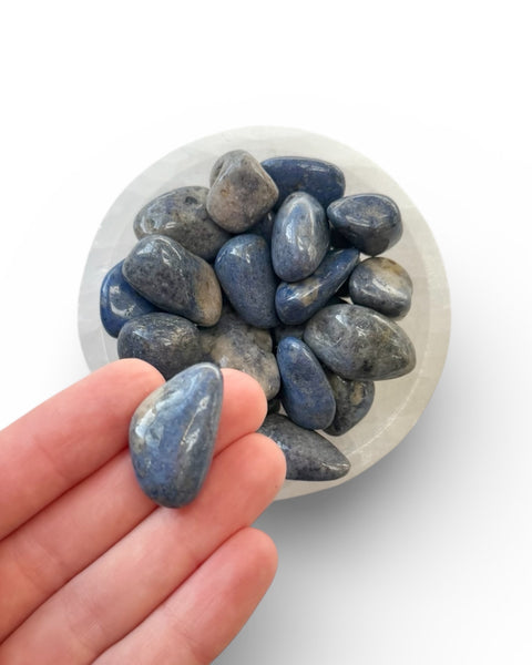 Dumortiertite tumble stone in hand