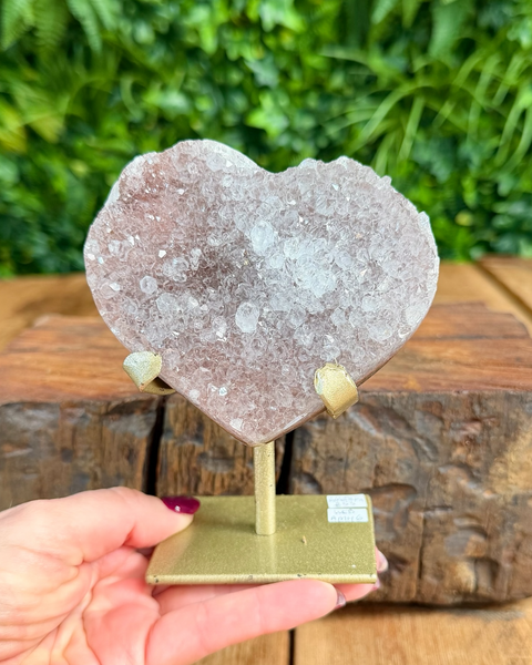 Amethyst heart on stand AMH6