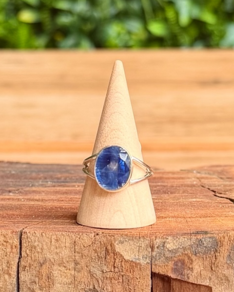 Faceted kyanite ring in sterling silver - size R
