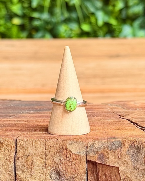 Gaspeite ring in sterling silver - size P/Q