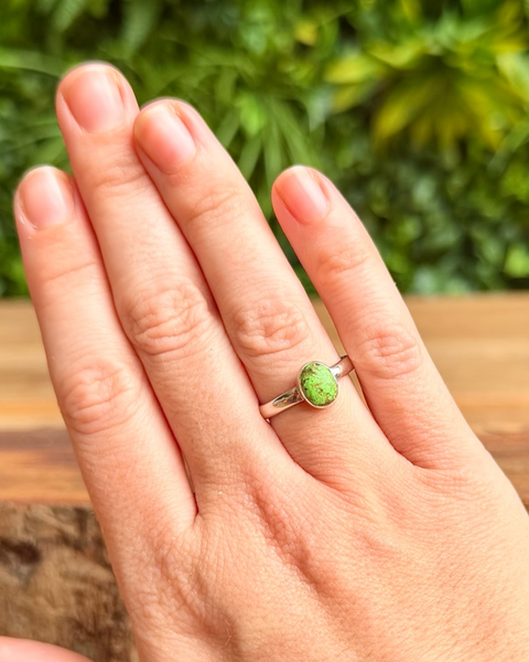 Gaspeite ring in sterling silver - size P/Q