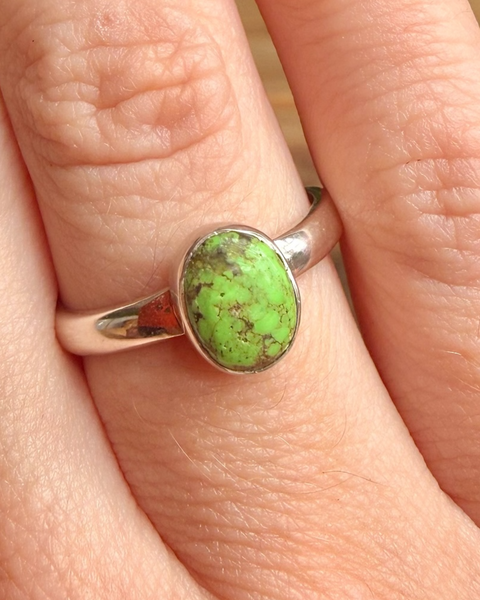 Gaspeite ring in sterling silver - size P/Q