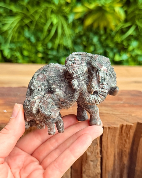 mother & child elephant carving in yooperlite